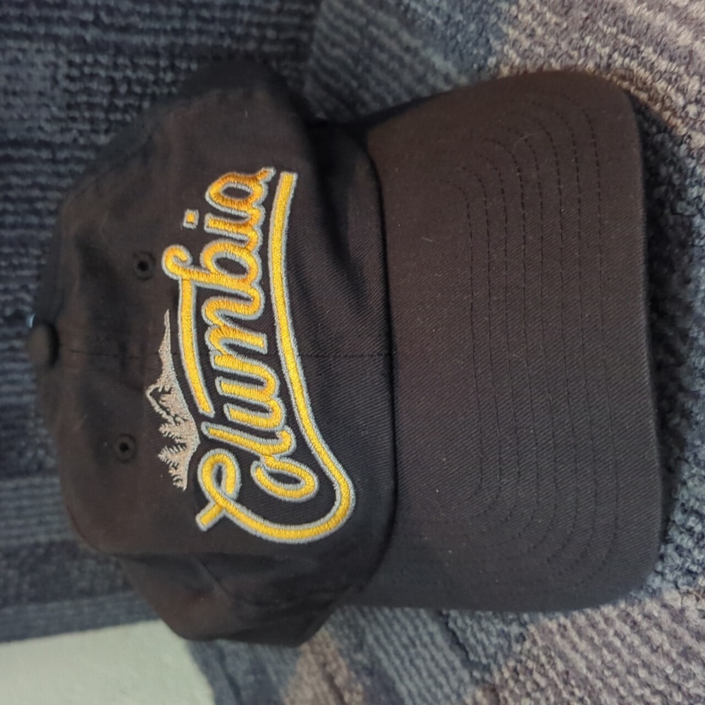 Columbia navy and yellow NWT baseball cap one size adjustable.